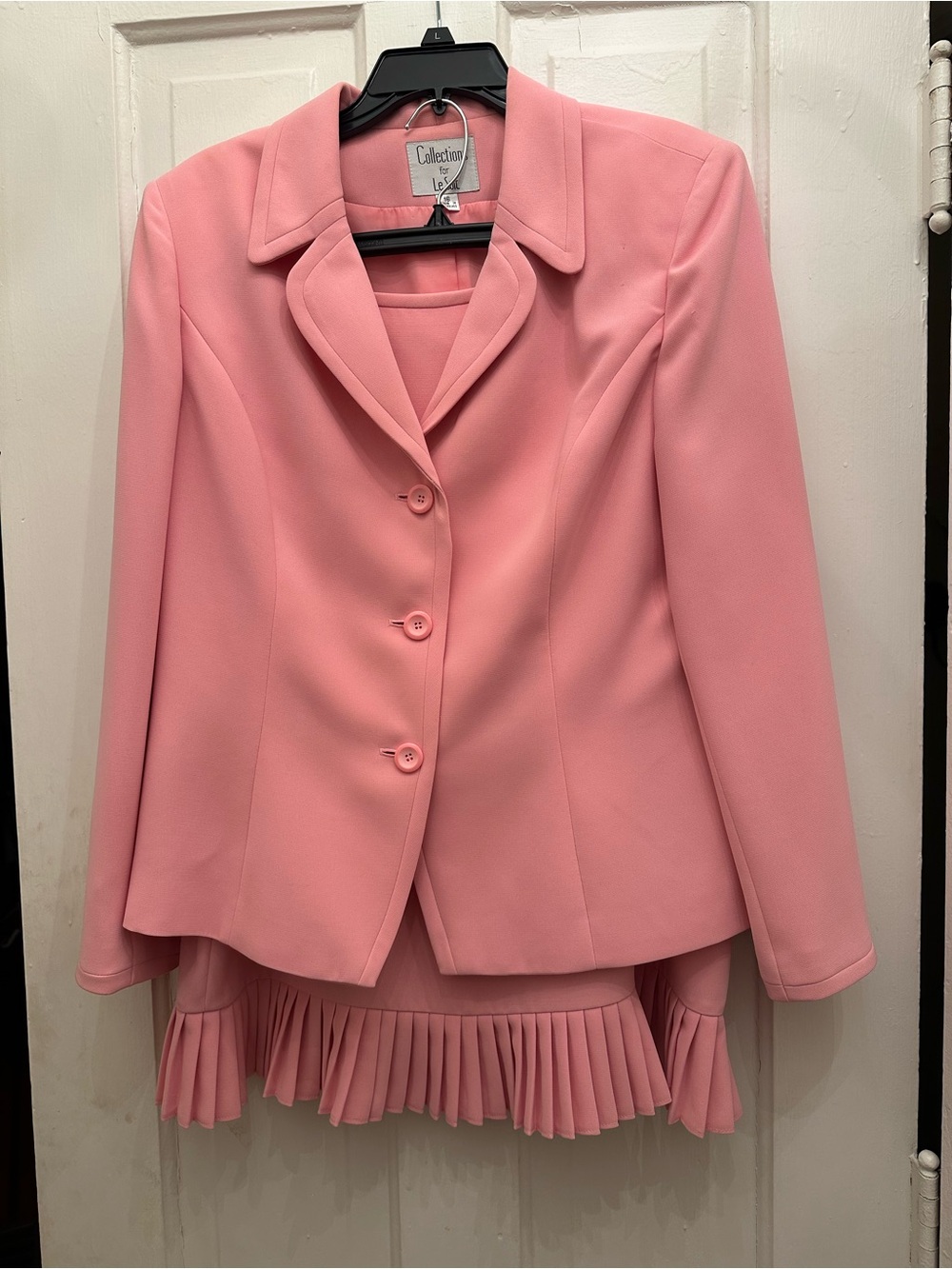 Le Suit Pink Two-Piece Playfully Pleated-Hem Skirt Set-Pre-Owned Vintage